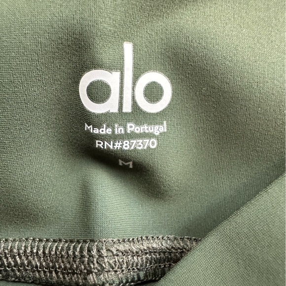 Alo Women’s High Waisted Ripped Warrior Leggings Medium Hunter Green - Picture 4 of 5